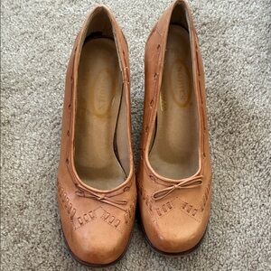 Chic Tan Leather Heels